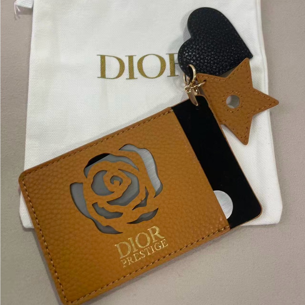 Dior Prestige gift mirror set